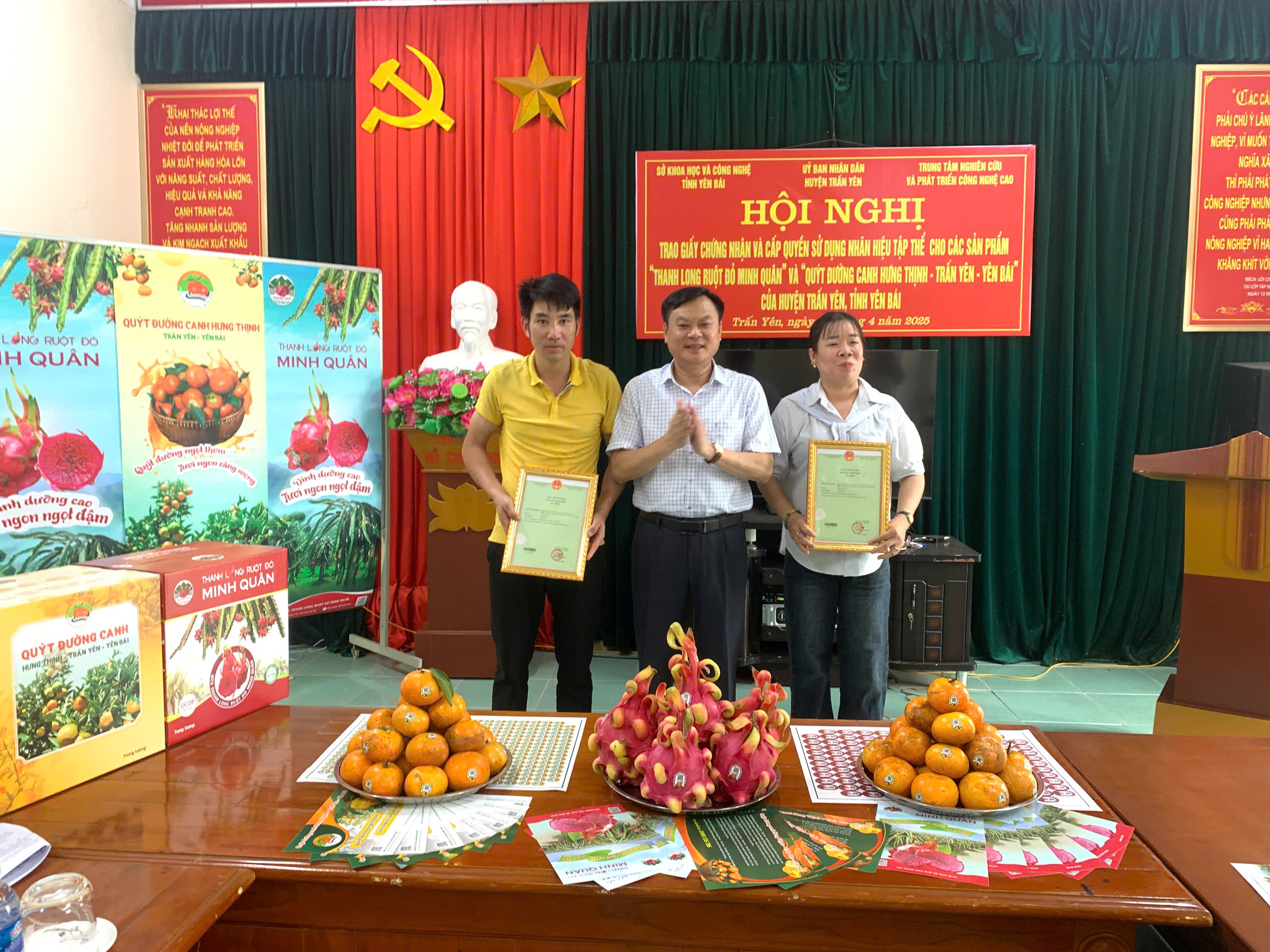 HỘI NGHỊ TRAO GIẤY CHỨNG NHẬN VÀ CẤP QUYỀN SỬ DỤNG NHÃN HIỆU TẬP THỂ CHO CÁC SẢN PHẨM “THANH LONG RUỘT ĐỎ MINH QUÂN” VÀ “QUÝT ĐƯỜNG CANH HƯNG THỊNH, TRẤN YÊN, YÊN BÁI”